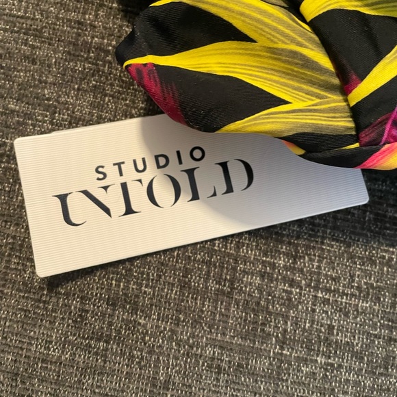 ☀️Studio Untold Tropical Print Swimsuit with front keyhole design☀️ - Picture 3 of 9